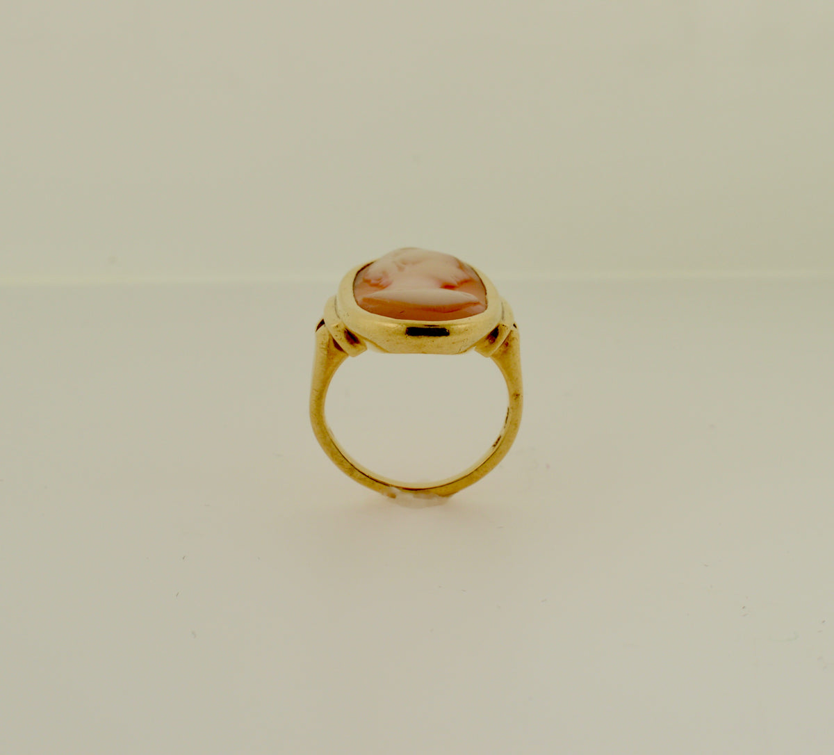 10K Yellow Gold Antique Elongated Shell Cameo Gold Ring