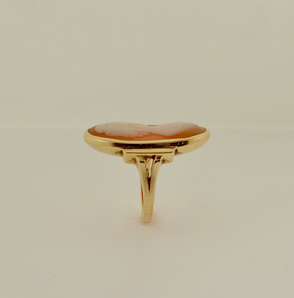 10K Yellow Gold Antique Elongated Shell Cameo Gold Ring