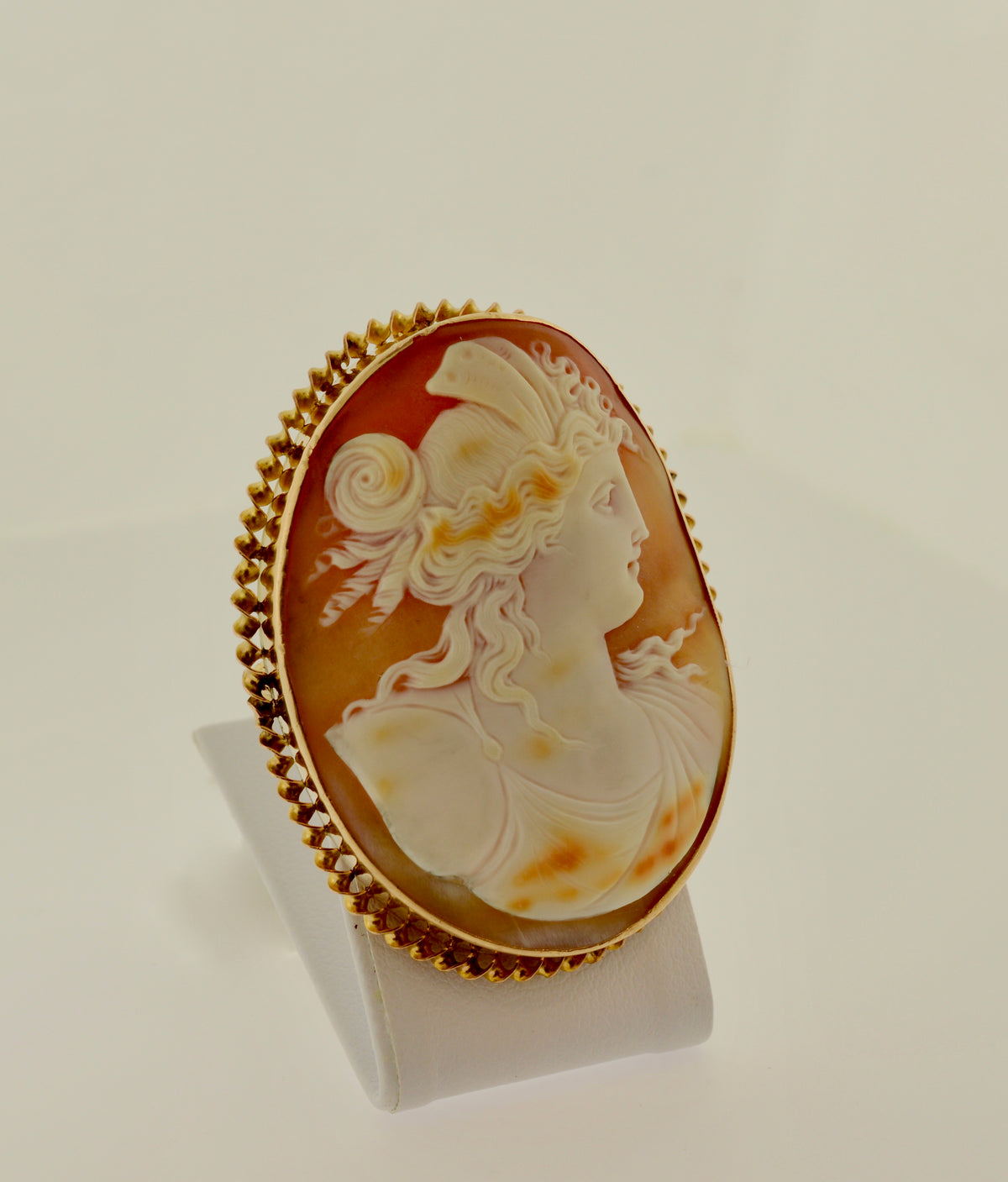 10K and 14K Yellow Gold Oval Shell Cameo Pendant/Brooch