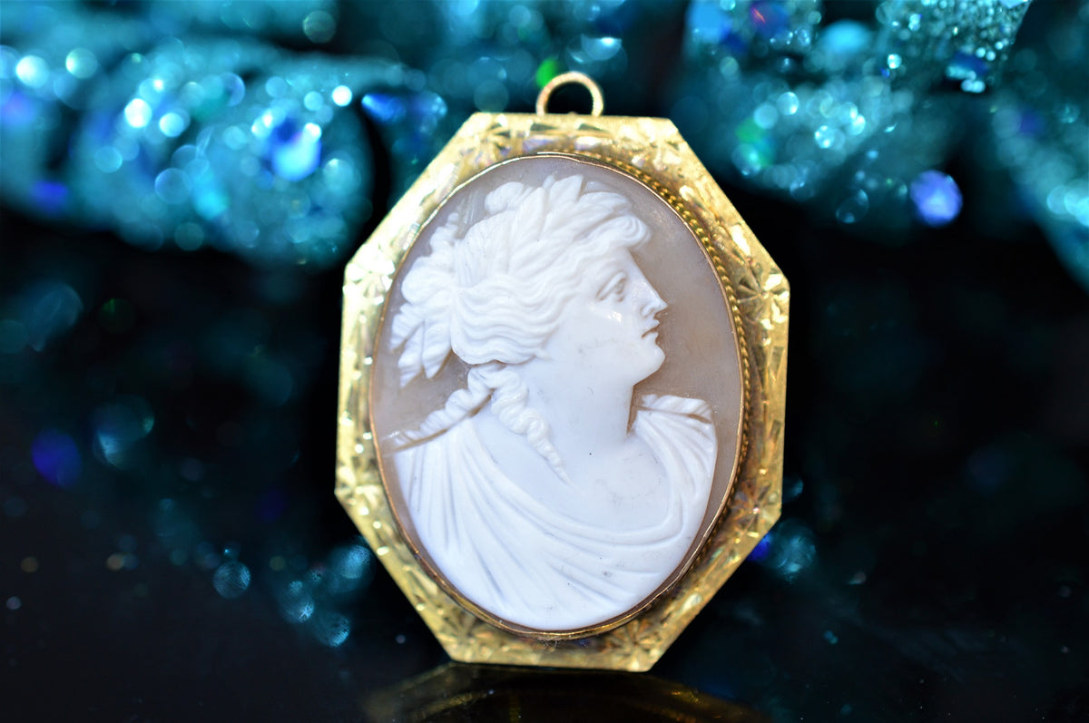 10K Antique Shell Cameo Gold Brooch/Pendant, Engraved Frame