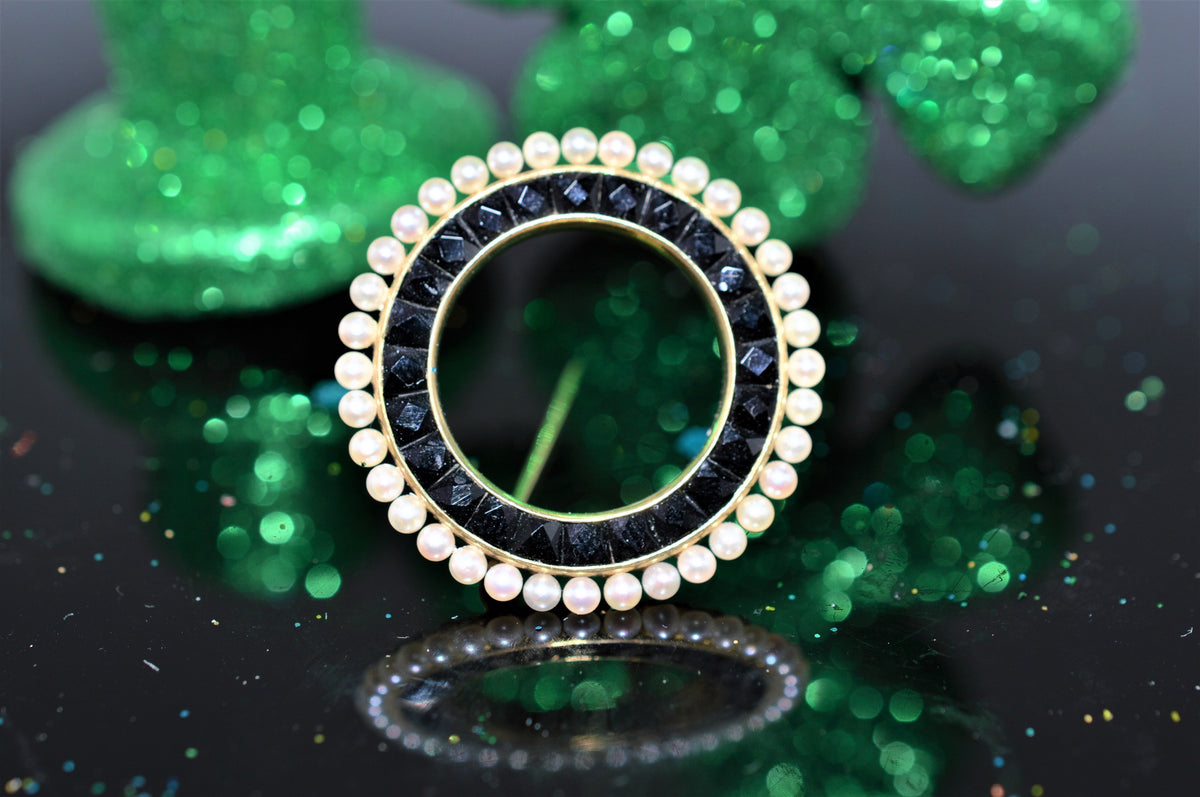 14K Yellow Gold Black and White Circle Brooch with Pearls