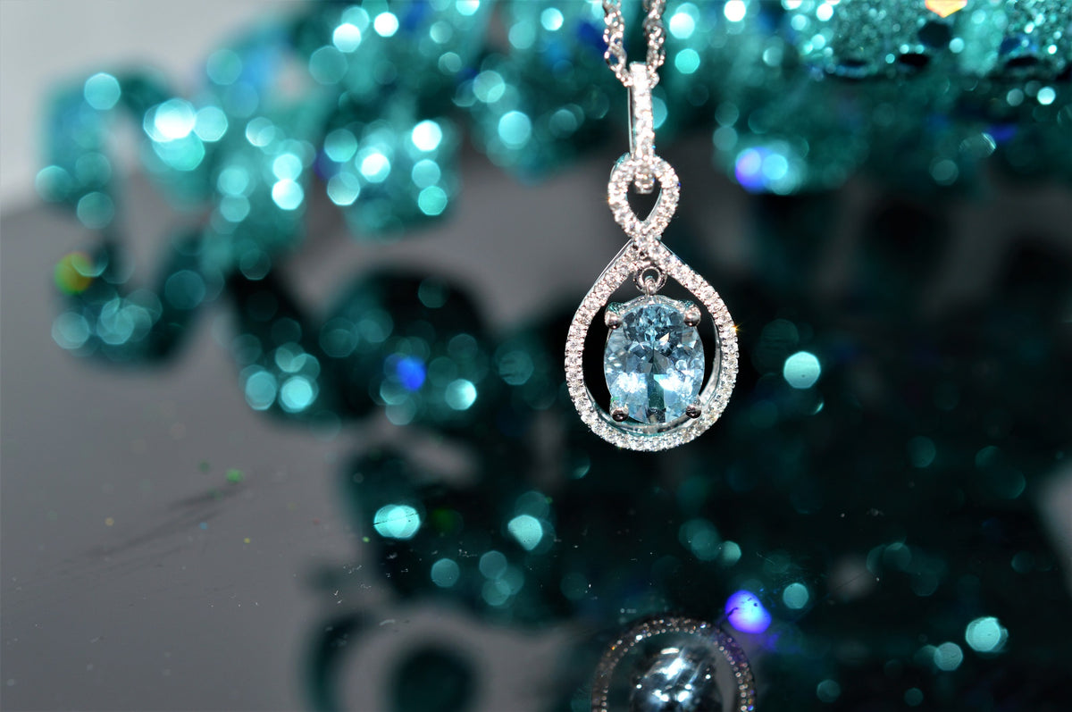 14K White Gold Articulated Aquamarine And Diamond Pendant