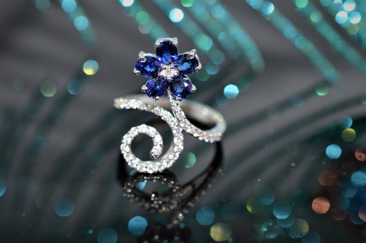 18K White Gold Blue Sapphire And Diamond Flower Ring