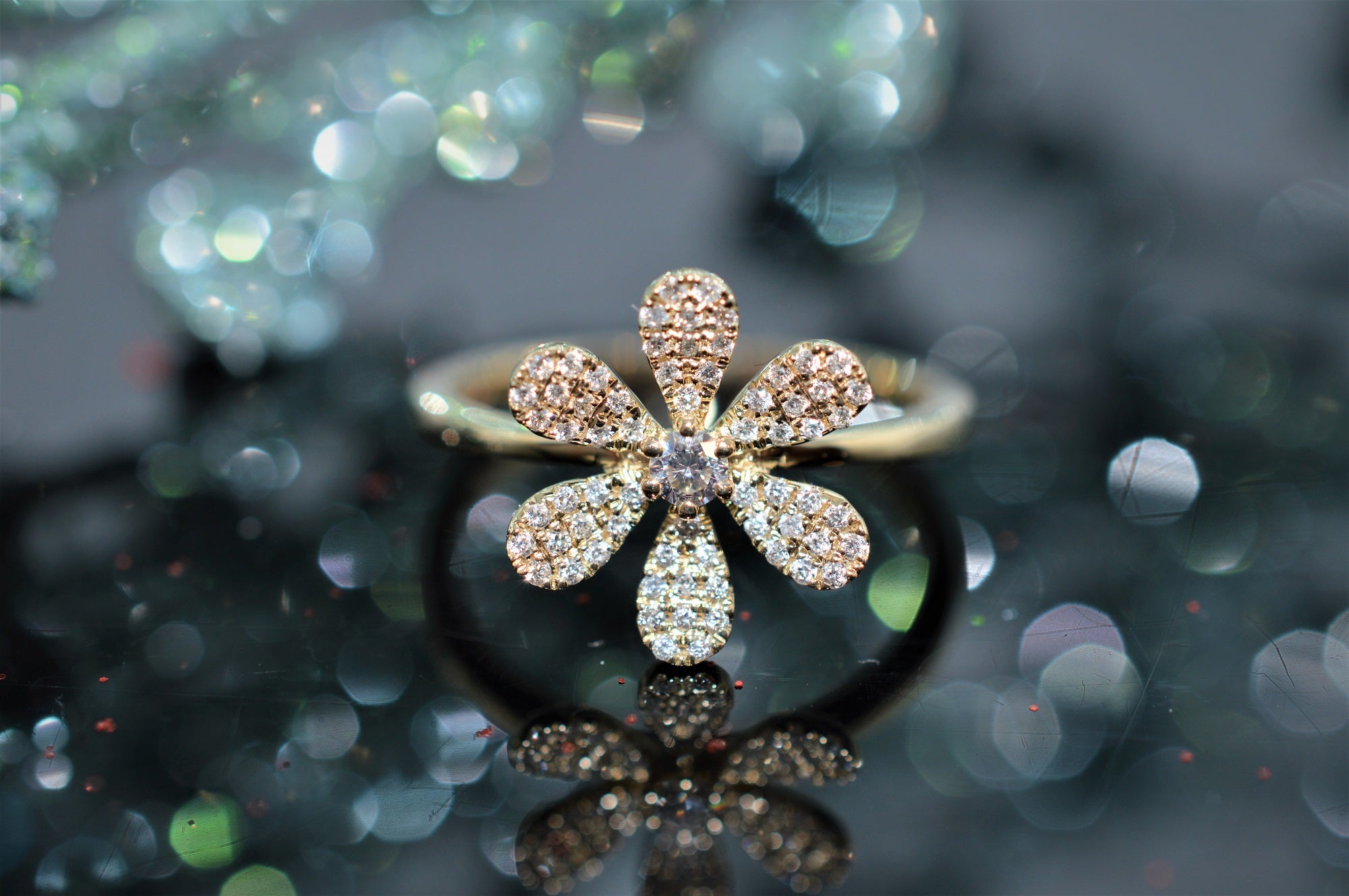 14K Yellow Gold Diamond Daisy Flower Ring With 67 Diamonds
