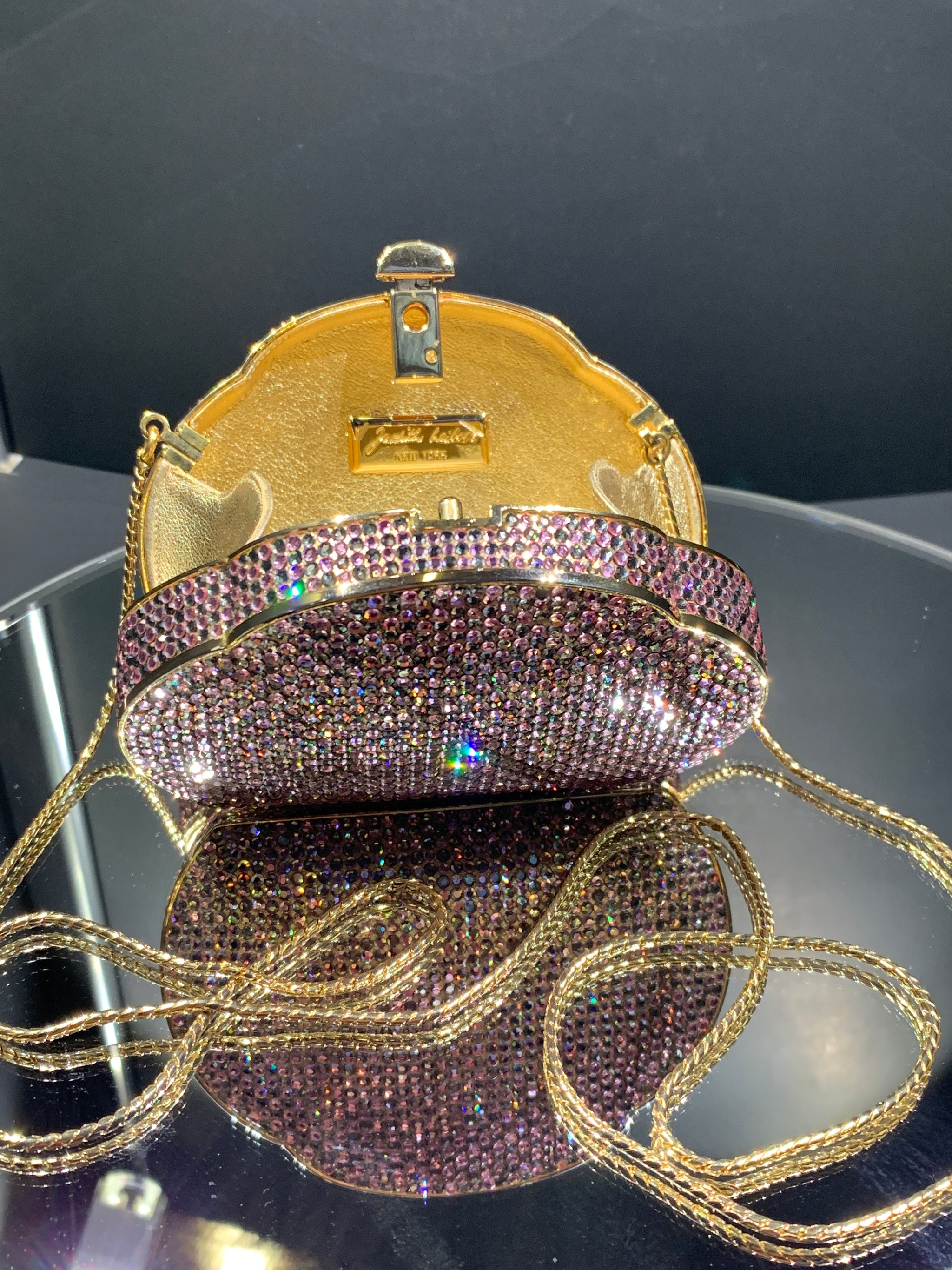 Past auction: 'Pearl' heart minaudiere, Judith Leiber